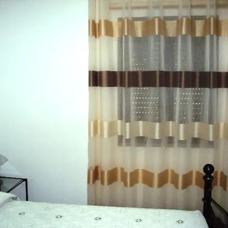 Casa Do Mosteiro De Refoios Do Lima * Понте-де-Лима